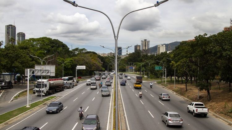 Hoy estará cerrada la autopista Gran Cacique Guaicaipuro de Caracas por concentración