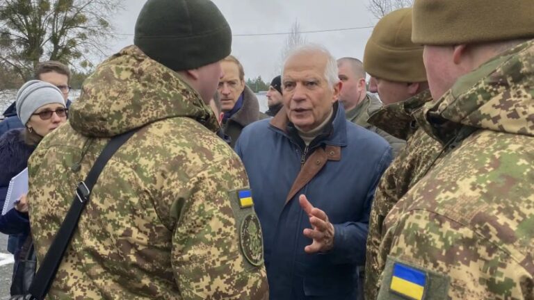 Rusia ataca Kiev con misiles durante visita de Josep Borrell
