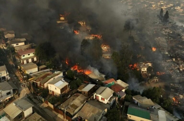 Devastadores incendios dejan 112 fallecidos en Chile