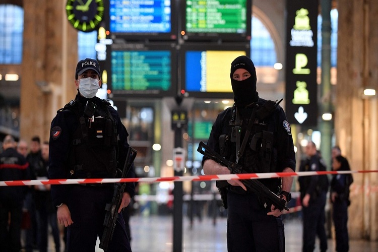 Ataque en estación de París-Lyon deja varios heridos