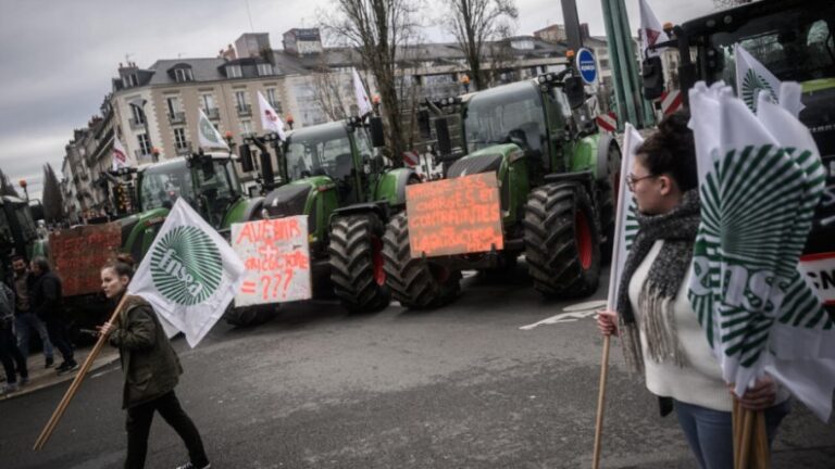 Francia anuncia nuevas medidas para desactivar crecientes protestas agrarias en la UE