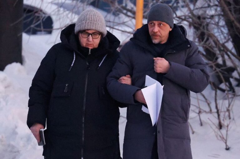 La madre de Navalni recibió el cuerpo del opositor ruso, anunció su equipo