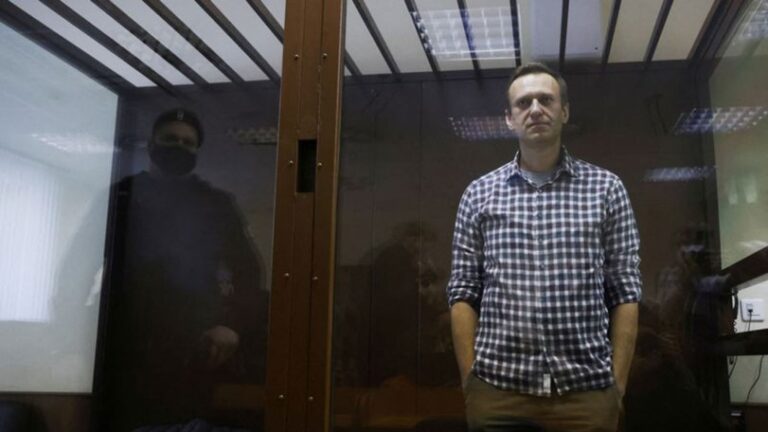 Los opositores rusos exiliados se reorganizan después de la muerte de Navalni