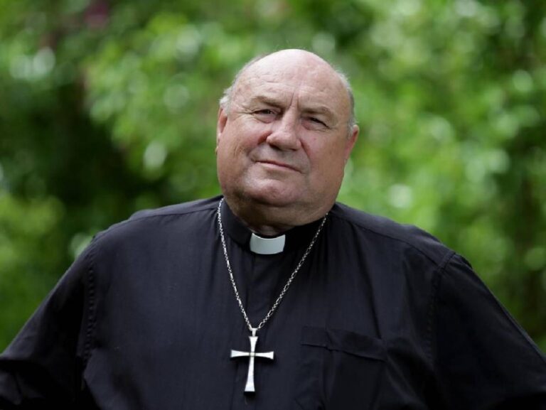 Un obispo australiano es acusado de delitos sexuales