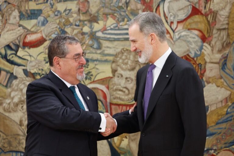 El rey de España recibe a Arévalo y elogia la “determinación” del pueblo guatemalteco