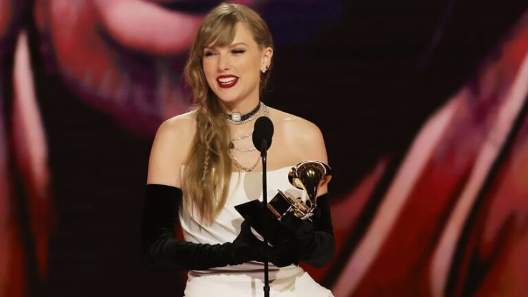 Taylor Swift hace historia en la noche de los Grammys
