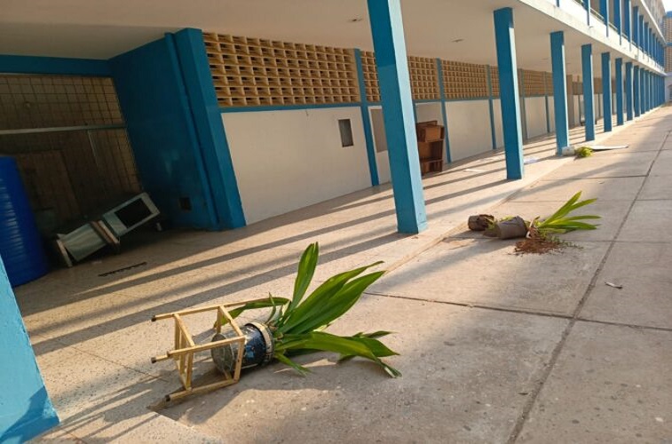 Por haber «raspado» un examen, estudiantes de un liceo en Maracaibo comenten vandalismo