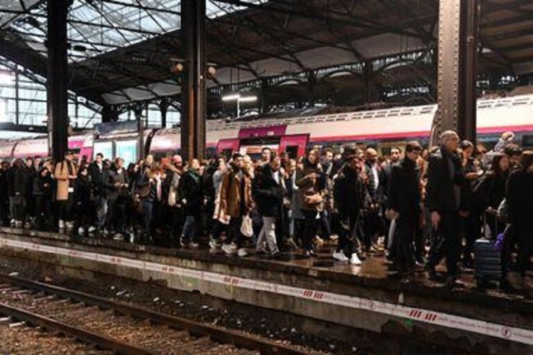 Una huelga de controladores perturba fuertemente el servicio de trenes en Francia
