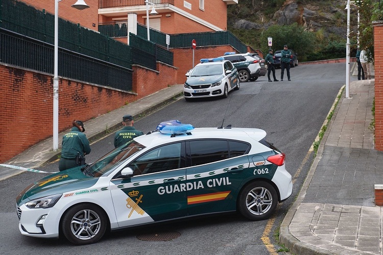 Hermanos de 13 y 15 años asesinan a su madre en España