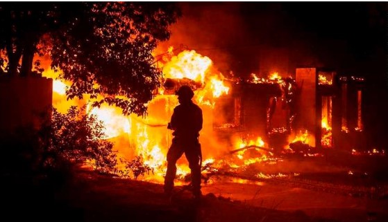 Venezolanos sacudidos por incendios en Valparaíso: “El cielo era totalmente rojo y llovía ceniza”