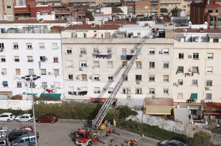 Tres personas mueren aplastadas al derrumbarse edificio en Barcelona