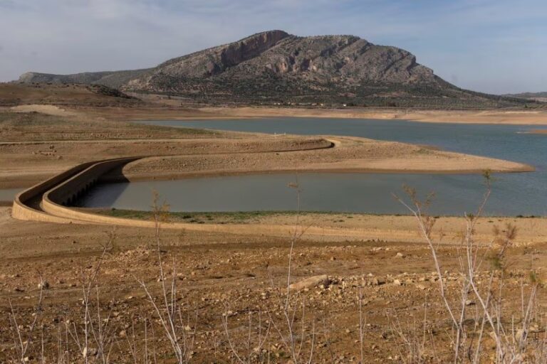 Barcelona entra en emergencia por la sequía e impone nuevas restricciones de agua