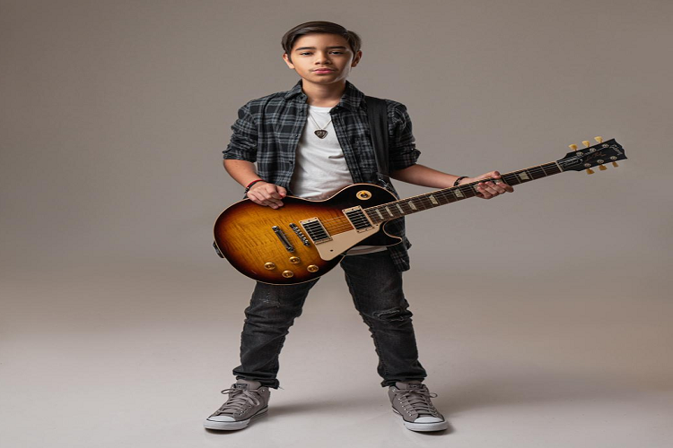 Joven músico venezolano interpretó el himno de Estados Unidos con su guitarra eléctrica en juego de la NBA