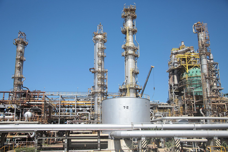 Reuters: Destiladoras de refinería  Cardón detenidas tras incendio