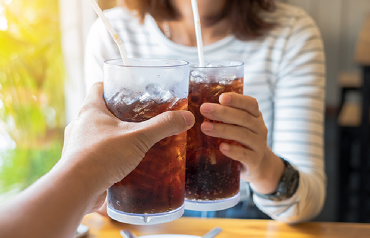 Seis vasos de bebidas azucaradas a la semana pueden aumentar el riesgo de enfermedades cardiovasculares