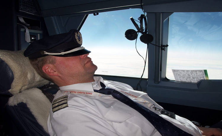 Dos pilotos de una aerolínea  se quedaron dormidos en pleno vuelo