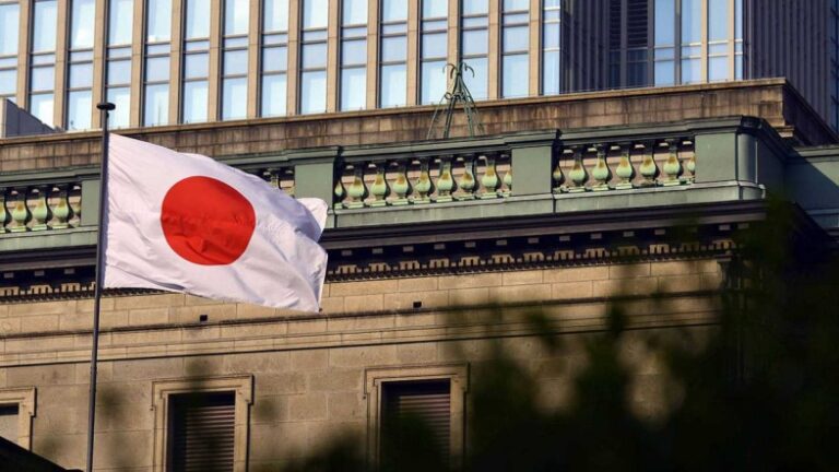 El Banco de Japón aumenta su principal tasa de interés por primera vez en 17 años