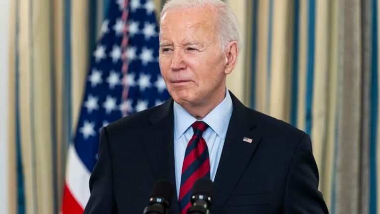 Biden indultará a exmilitares condenados bajo la ley que reprimió la homosexualidad