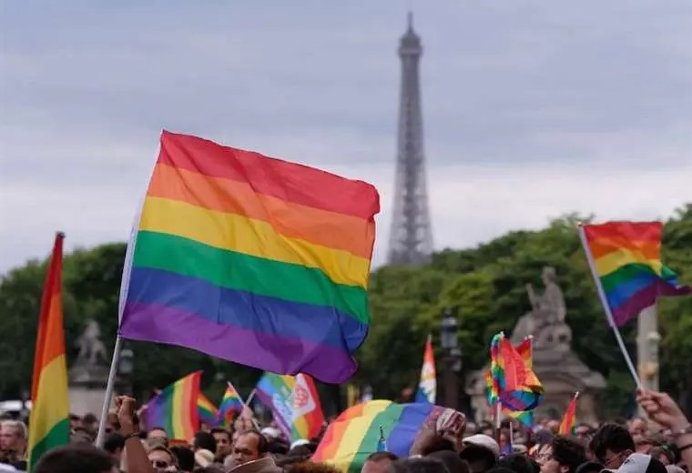 Francia pide “perdón” a los homosexuales perseguidos durante 40 años