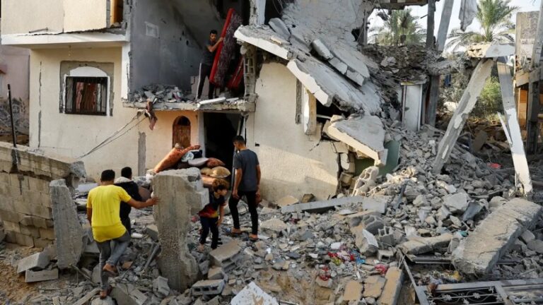 Hamás acusa a Israel de matar a 20 personas que esperaban ayuda en Gaza