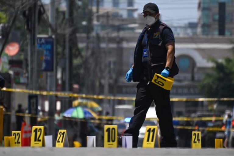 Dos muertos deja ataque armado contra una fiscal en Guatemala