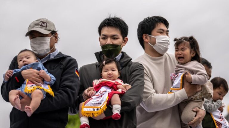 Un fabricante japonés de pañales abandona su producción por la baja natalidad