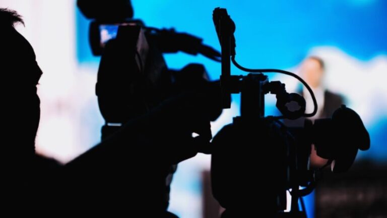 El Parlamento Europeo aprobó una ley sobre libertad de medios, que protege a los periodistas