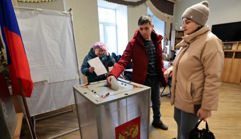 Los rusos comenzaron a votar en una elección presidencial que se espera ratificará a Putin
