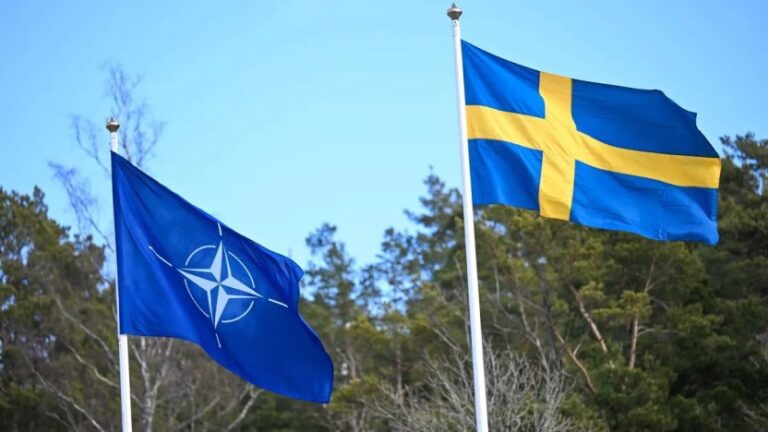 La OTAN formaliza la adhesión de Suecia, con el izado de la bandera en la sede de la alianza