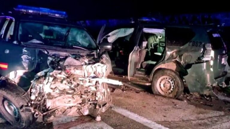 Seis muertos en España tras estrellarse un camión contra un control policial