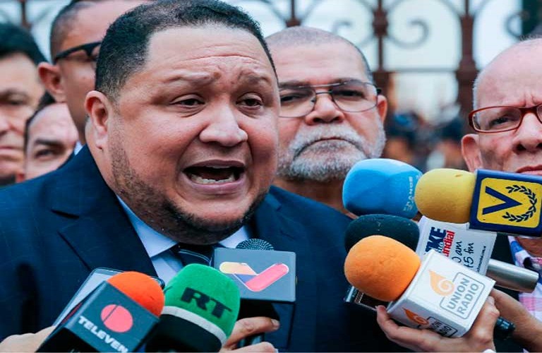 José Brito formalizó su candidatura presidencial en el CNE