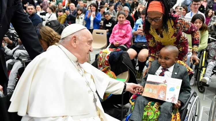 El papa Francisco continúa con problemas de salud, no leyó su discurso por un resfriado