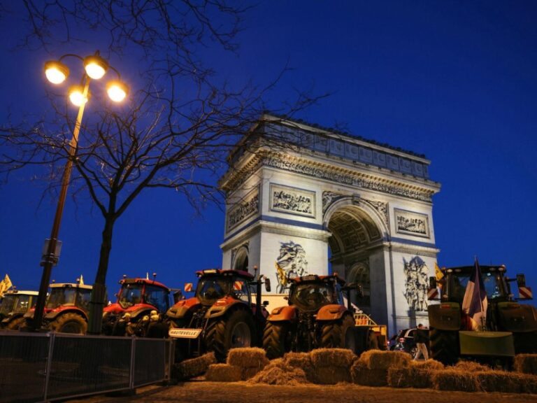 Detenidas 66 personas en una protesta agraria junto al Arco del Triunfo en París