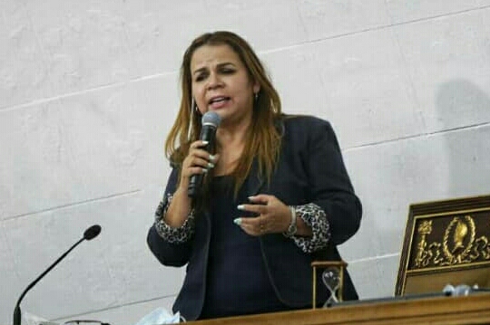 Iris Varela afirma que Corina Yoris no podrá inscribirse en las presidenciales por “tener doble nacionalidad”