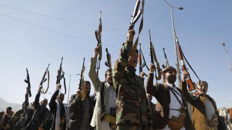 EEUU ataca objetivos de los rebeldes hutíes en Yemen