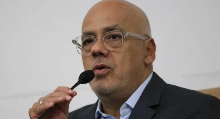 Jorge Rodríguez propone crear ley que castigue traición a la patria