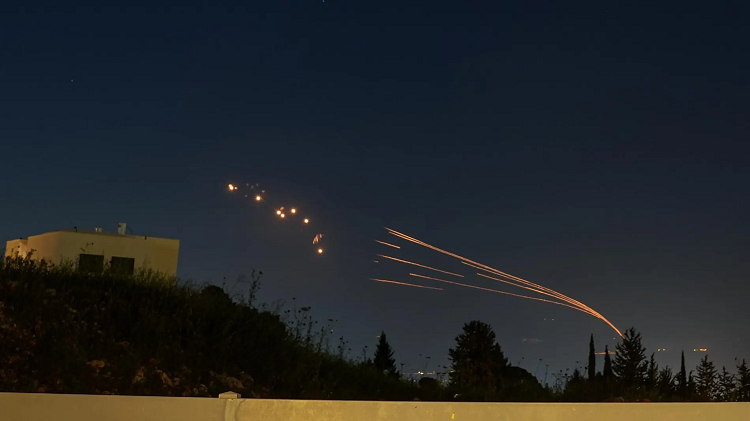 Israel dice que Irán ha lanzado un ataque con drones contra su territorio