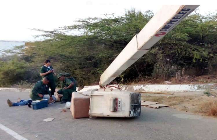 Liniero queda lesionado al desprenderse cesta y brazo hidráulico de camión de Corpoelec