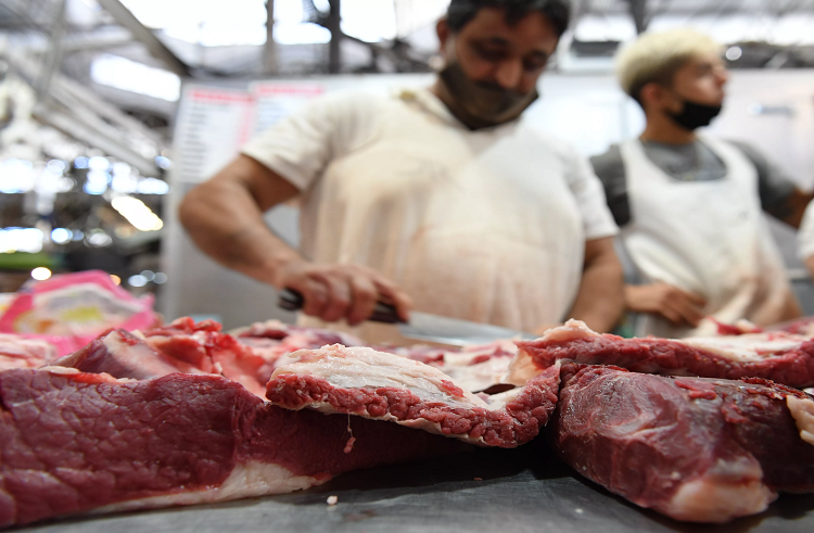 Delcy Rodríguez: Se mantendrán los precios de la carne y se apoya financieramente a los productores