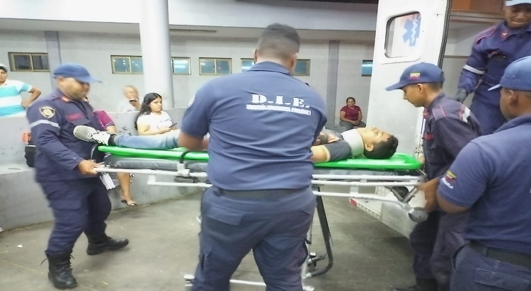 Lesionado en deslizamiento de moto en Coro un oficial de la PNB