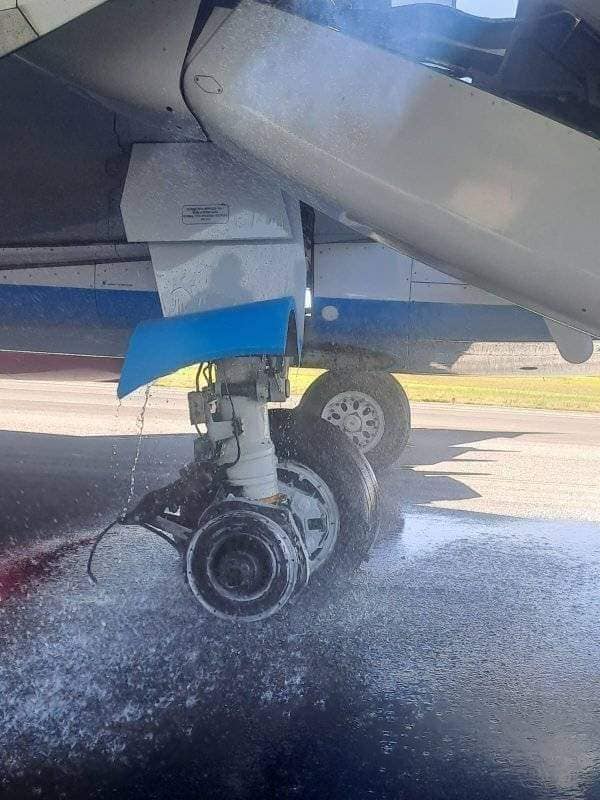 Un Boeing pierde una rueda durante el despegue