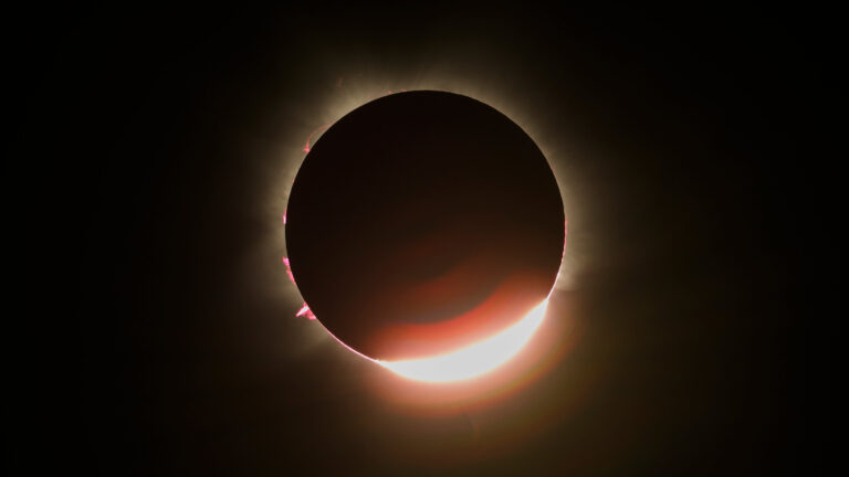 En imágenes: Así se vivió el eclipse solar este 8-Abr en México, Estados Unidos y Canadá