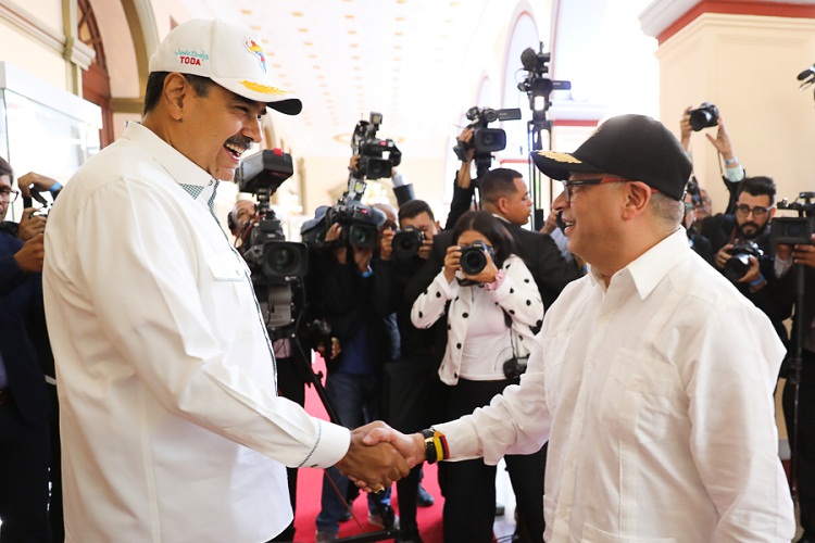 Presidentes Maduro y Petro se reúnen en Miraflores
