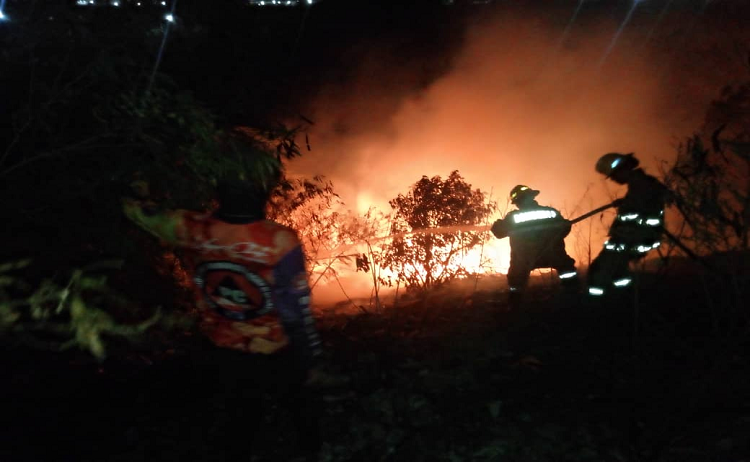 Basura y maleza provocan incendio en la Bajada Guaranao