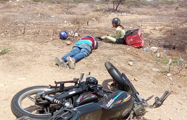 Deslizamiento de moto deja una pareja lesionada en Punto Fijo