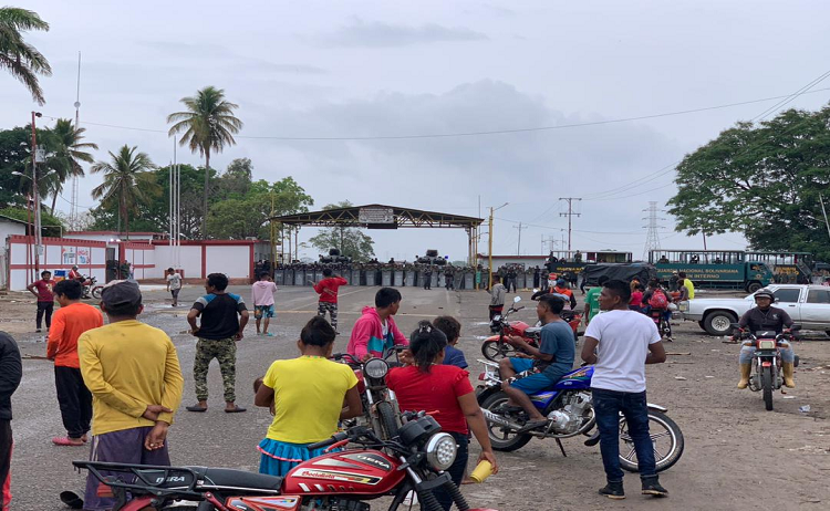 Equipo Héroes de Falcón FC varado en la troncal Machiques Colón debido a una protesta de los yukpas