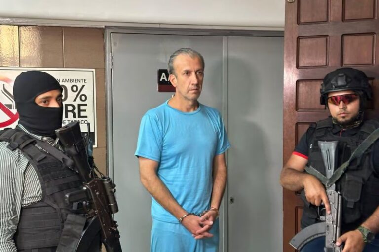 Tribunal ordena mantener detenido a Tareck El Aissami