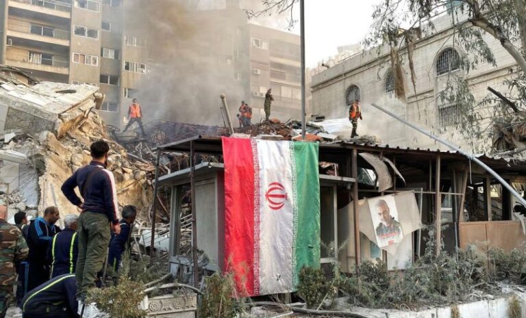 Sube a 16 el balance de muertos del bombardeo del consulado de Irán en Siria