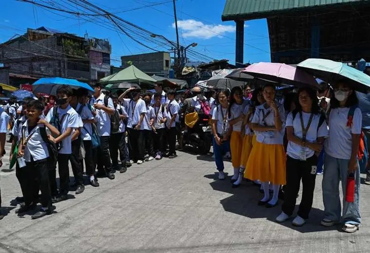 Decenas de escuelas en Filipinas cierran por una ola de calor