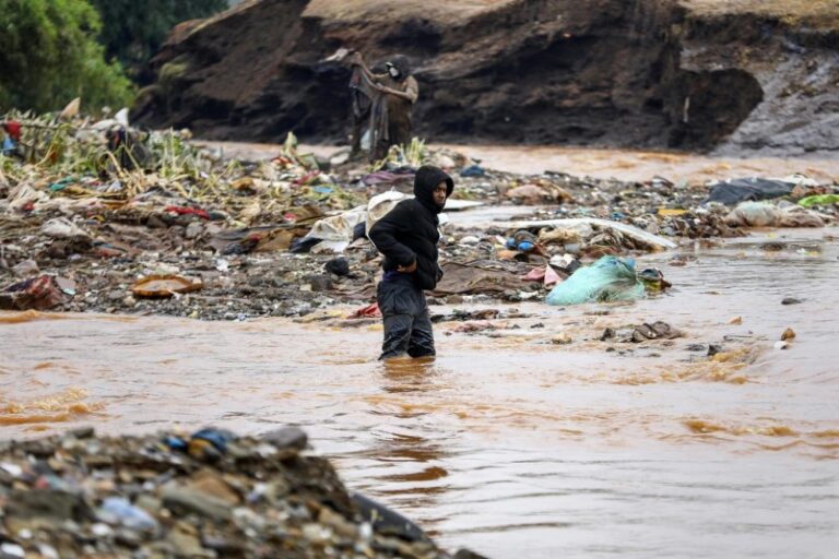 Más de 40 muertos en Kenia deja la ruptura de una represa